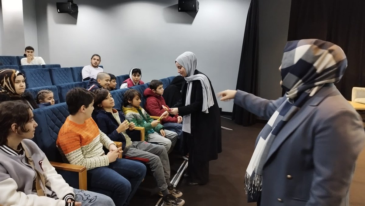 esenlerbelediye's tweet photo. .@fsmvu iş birliğiyle hayata geçirdiğimiz ve gençlerimizin İslam bilimlerine ilişkin pek çok konuyu deneyimleyerek öğrenme fırsatı yakaladığı "İslam Bilim Tarihi Atölyeleri"miz, Proje Koordinatörü @nihalfiratoz'un verdiği kapanış semineri ve "Çarklı Gemi Atölyesi" ile sona erdi. https://t.co/U90SE1v9O7
