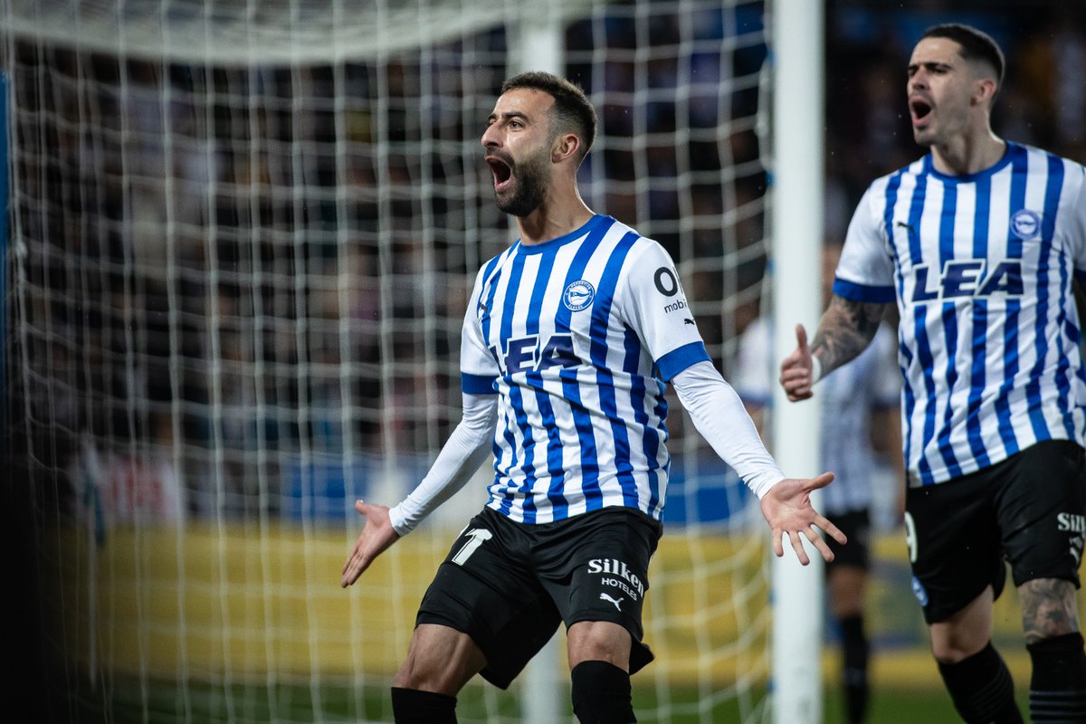Alaves's tweet photo. 🎞️ Una secuencia para guardar 📁

@abdou_dz11 

#AlavésBurgosCF #AltaLaFrente 🔵⚪ https://t.co/MJhURQrI7A