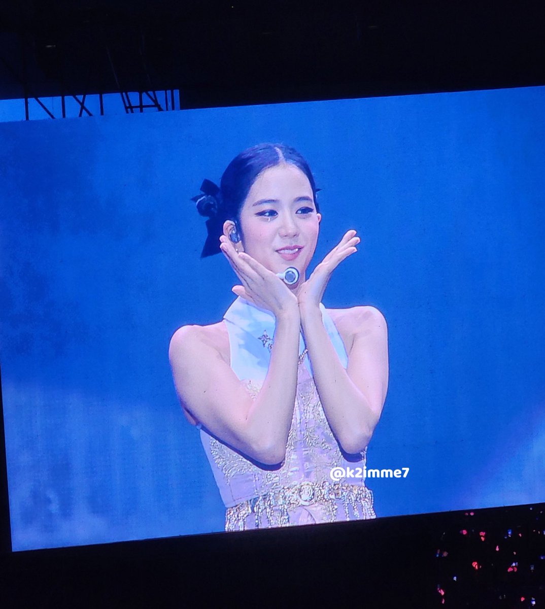 k2imme7's tweet photo. ตกหลุมรักคิมจีซูรอบที่10ล้าน

#จีซูตัวแม่จะแคร์เพื่อ 
#BORNPINKinBANGKOK https://t.co/JM0L4Z5b7a