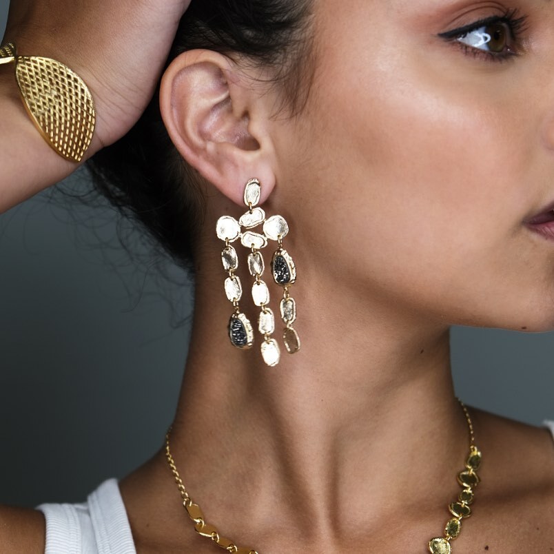 uptownstrut's tweet photo. Bringing a little extra sparkle to the New Year!!! ✨🍾 Can’t get enough of these absolutely GORGEOUS  #UptownStrutGoldDruzyEarrings !! 💫🥳

#OhSoPretty #LimitedAvailability #ShopNow #StrutUp #UptownStrut 
•
•
•

#fashion #fashionista #BoutiqueLife … https://t.co/2CiTlOR52k https://t.co/fXdp07xviN
