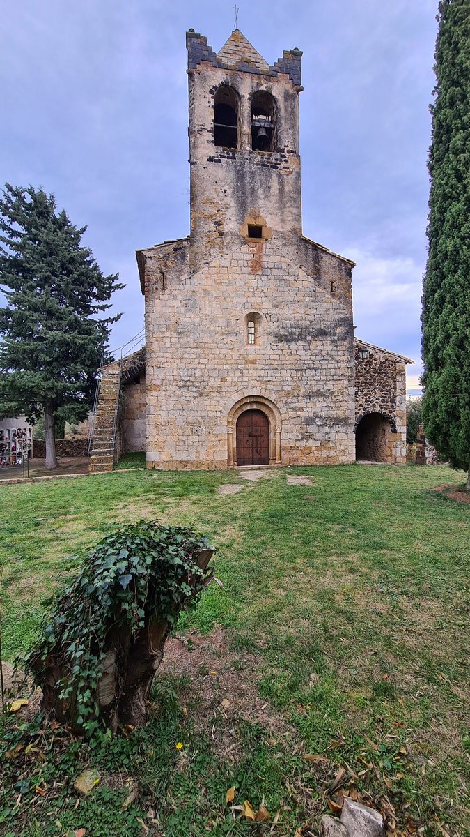 miquelsola's tweet photo. Església de Sant Llorenç d'Adri (S. XII). #quantumbtt https://t.co/Gz1cmzKFmZ
