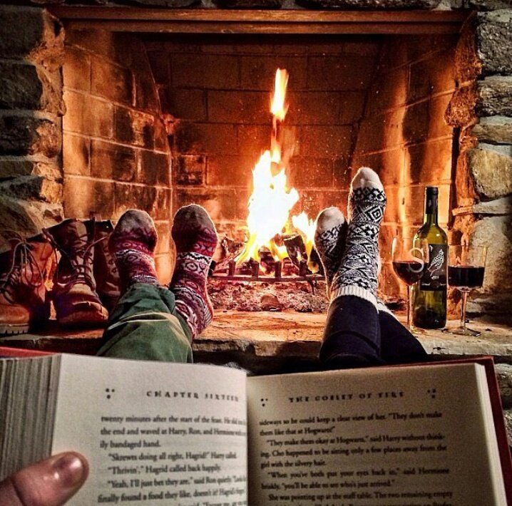 Our first #devonbookhour of 2023 will be from 8PM tomorrow (Monday) - looking forward to catching up with all your book news.  I'd like to hear about your reading plans this year - perhaps a BIG book ; a QUICK read ; a CLASSIC; a NEW (to you) author. See you tomorrow