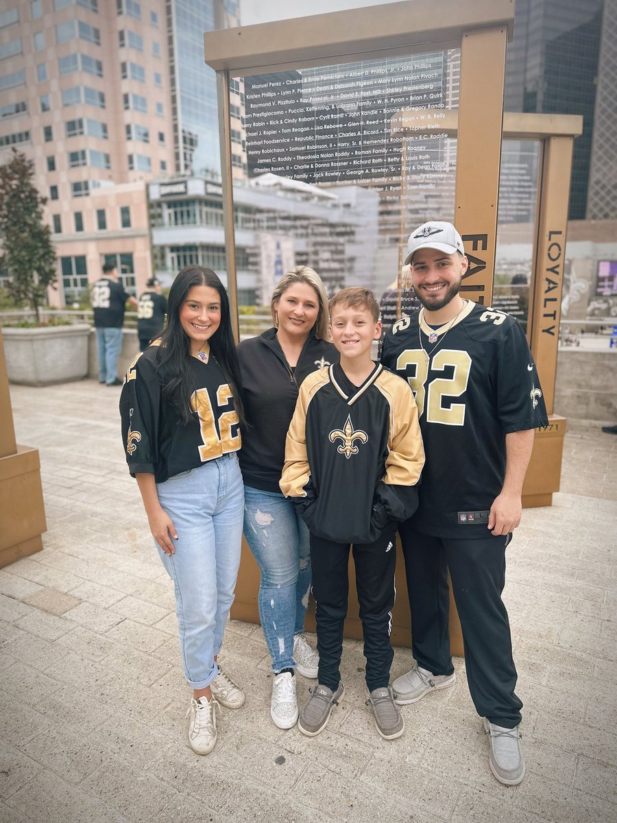 danebertrand98's tweet photo. #SaintGameday https://t.co/yo3pHCnIJ6