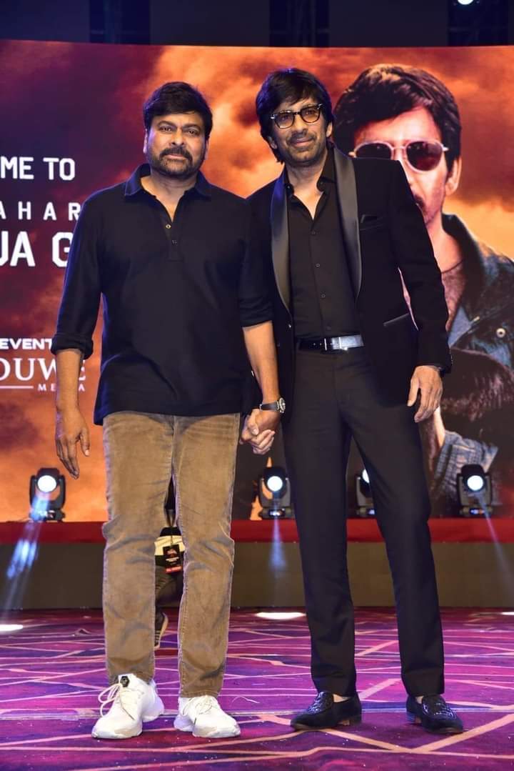 akulark's tweet photo. వెనుక ఎవరో ఉంటే ముందుకు వచ్చిన వాళ్ళు కాదు..
వెనుక ఎవరూ లేకున్నా ముందుకు రావచ్చు అని నిరూపించిన వాళ్ళు..
#WaltairVeerayya #MegaMassEvent https://t.co/AndqZw1lqk