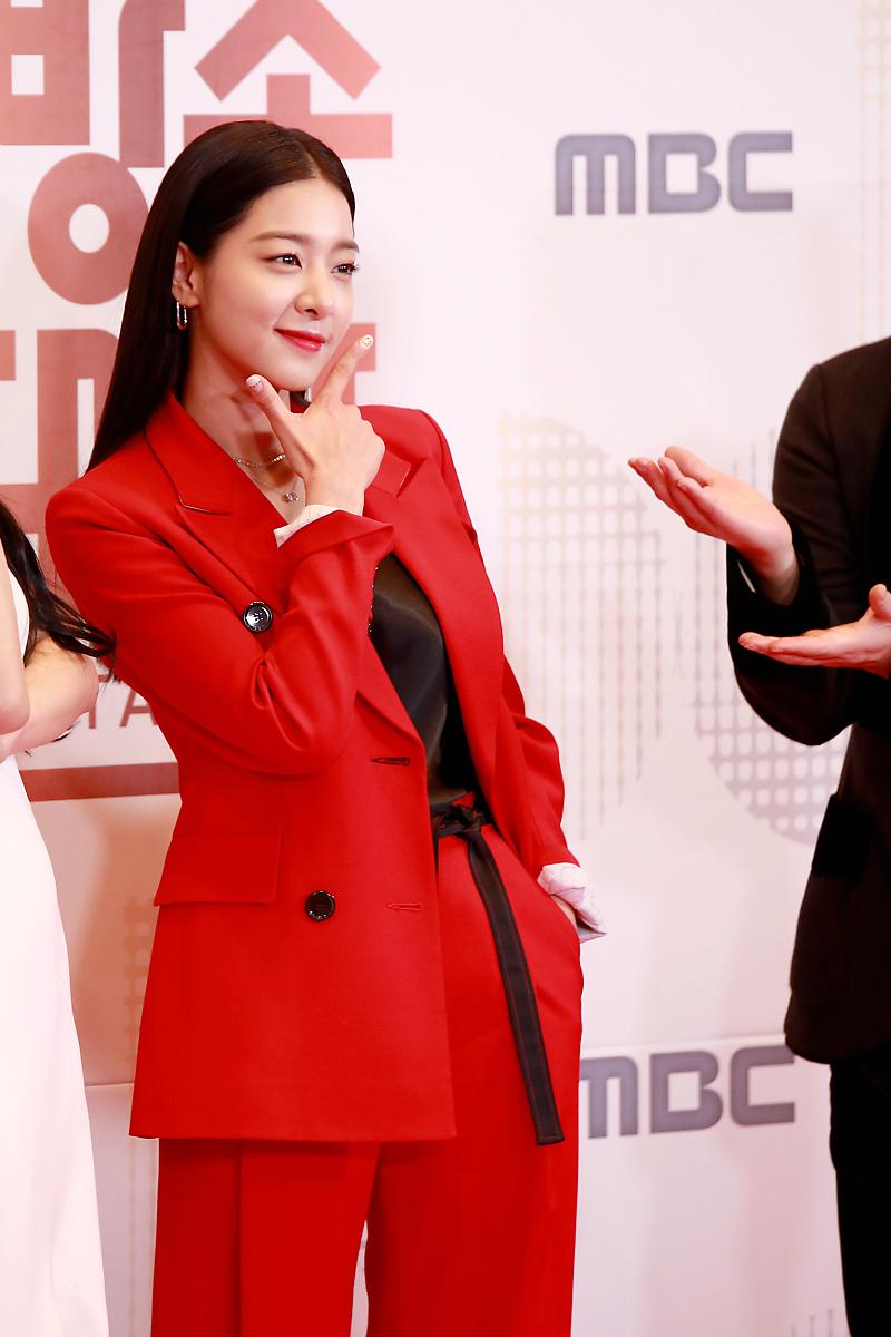 NigSeorina's tweet photo. NEWS UPDATE ABOUT SEORINA

Seol in ah as a Presenter for MBC Awards 2018

#ซอลอินอา #SEORINA #SeolInAh #설인아 #Oasis #BusinessProposal  #sunnyagaintomorrow #kdrama #kdramalover #linecouple #sbsdrama https://t.co/KrguIfXN8g