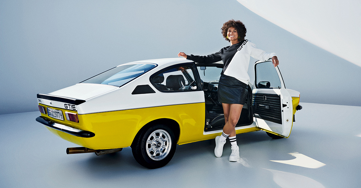 IslenaDeMotores's tweet image. Luciendo estilo como una supermodelo de los 70. Hazte vintage #OpelCollection
Descubre la gama OPEL en: bit.ly/OpelIsleña

#OPEL#IsleñadeMotores #Mallorca
