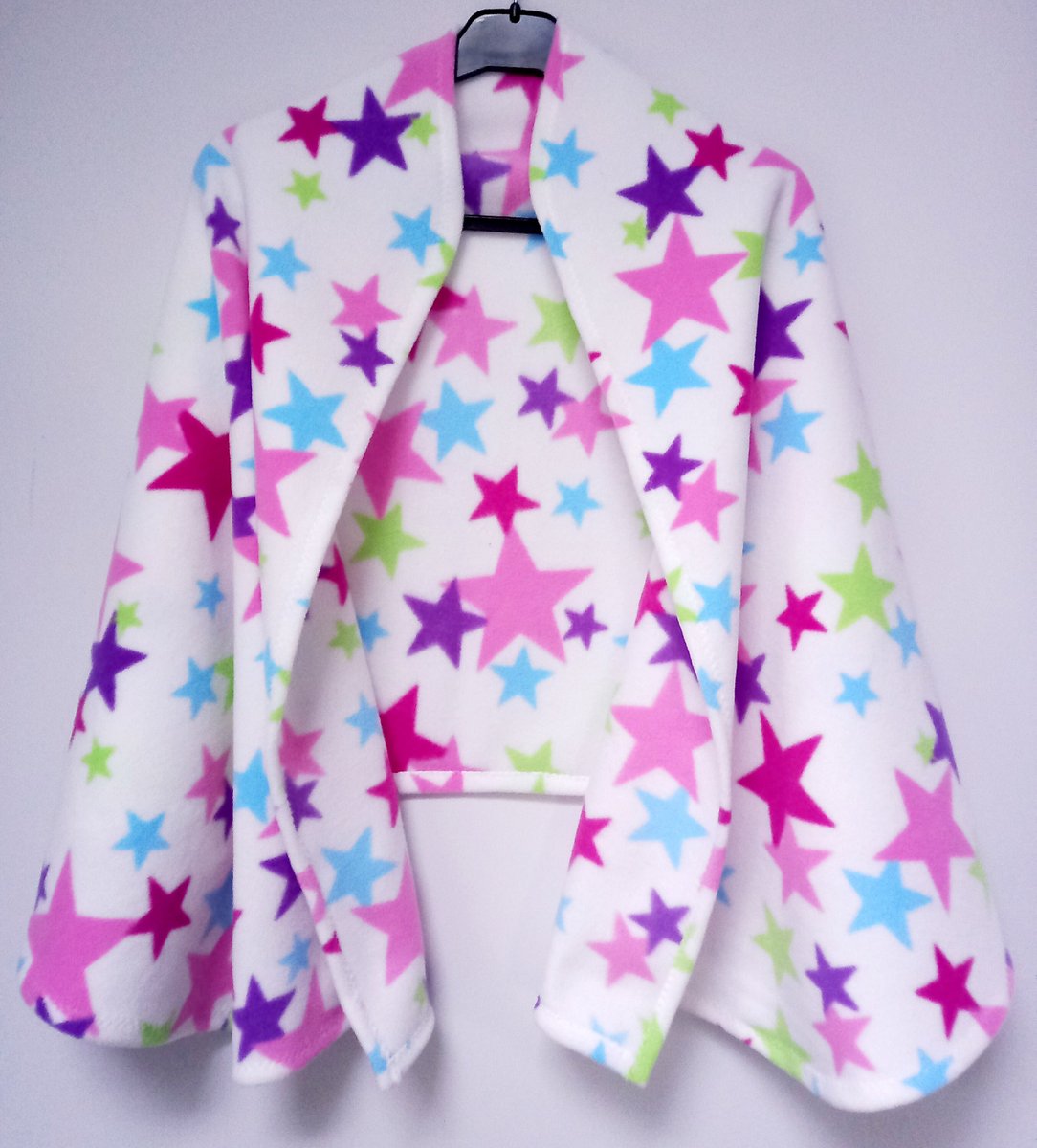 PurduePrintsUK's tweet photo. Excited to share this hand-made fleece Shoulder Wrap  to my #etsy shop: https://t.co/BBQqnAQrKv to keep warm this winter. https://t.co/badjBXK8s6 #multicoloured #pink #wrap #stars #shawl #poncho #cape #handmade #fleece #warm https://t.co/0SgvhHT6le