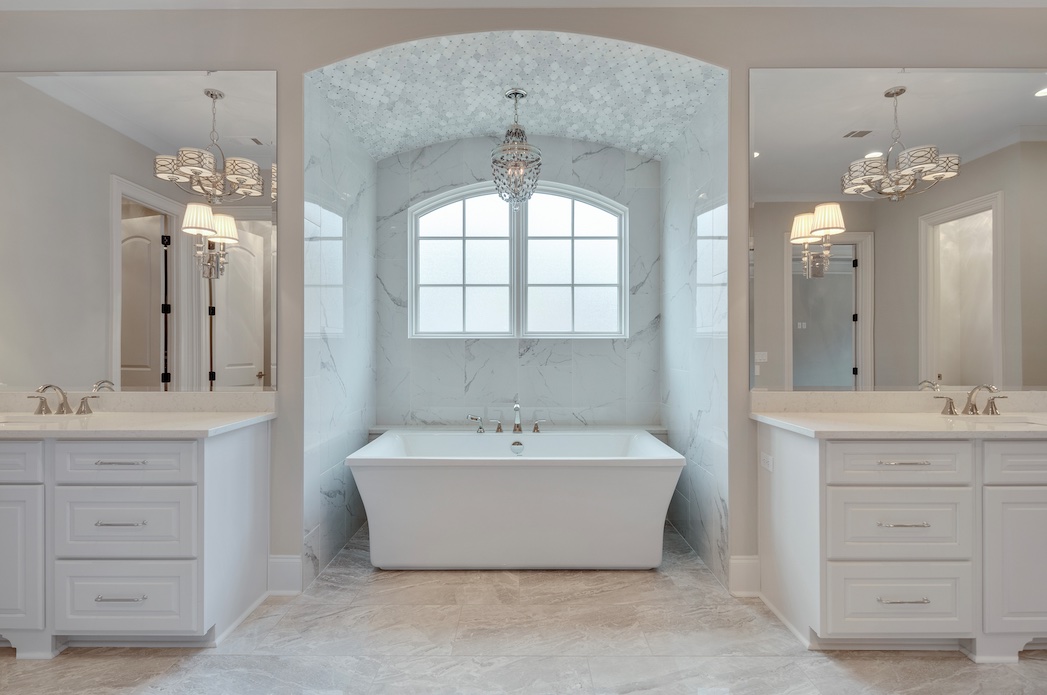 MagnoliaHomes's tweet photo. Starting off the new year with a clean slate - accomplished right here in this primary bath ๐ซง We hope your first week of the new year was simply gleaming!
๐ธ: @MemphisMediaGuy
#magnoliahomes #movingtomemphis #movingwithmagnolia #movetocollierville #colliervillehomesforsale https://t.co/bl1hR7eDhm