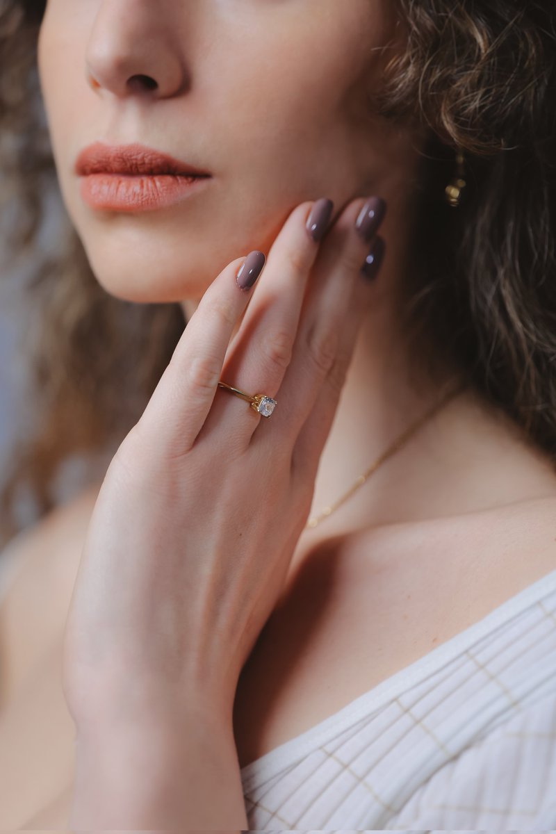 Elikia Diamond is ready to help you in the creation of the ring of her dreams.
Contact us via private message for more informations ✉✨

#elikiadiamond #antwerpdiamonds #engagementring #naturaldiamonds #DiamondEngagement #diamondengagementring #DiamondsFromAfrica