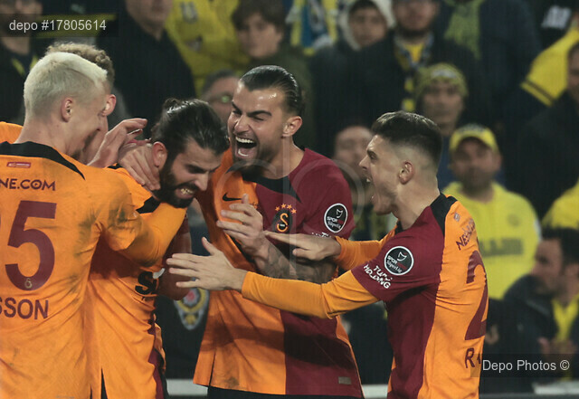 Fenerbahçe 0-1 Galatasaray.
Gol: Sergio Oliveira
İlk yarı sona erdi.
(Tolga Adanalı - Depo Photos)