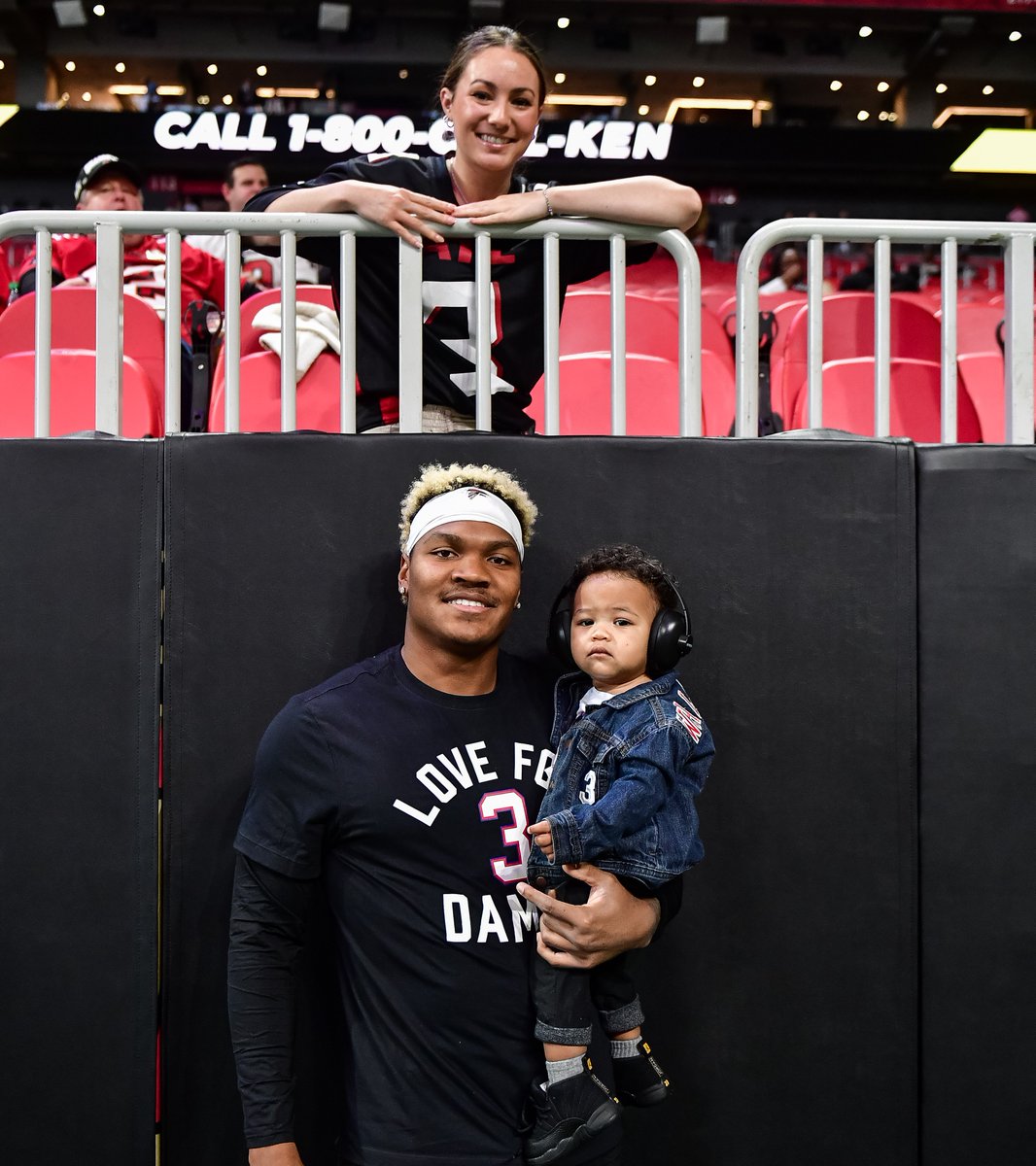 AtlantaFalcons's tweet photo. Family 🤍 https://t.co/pcNrlf7keW