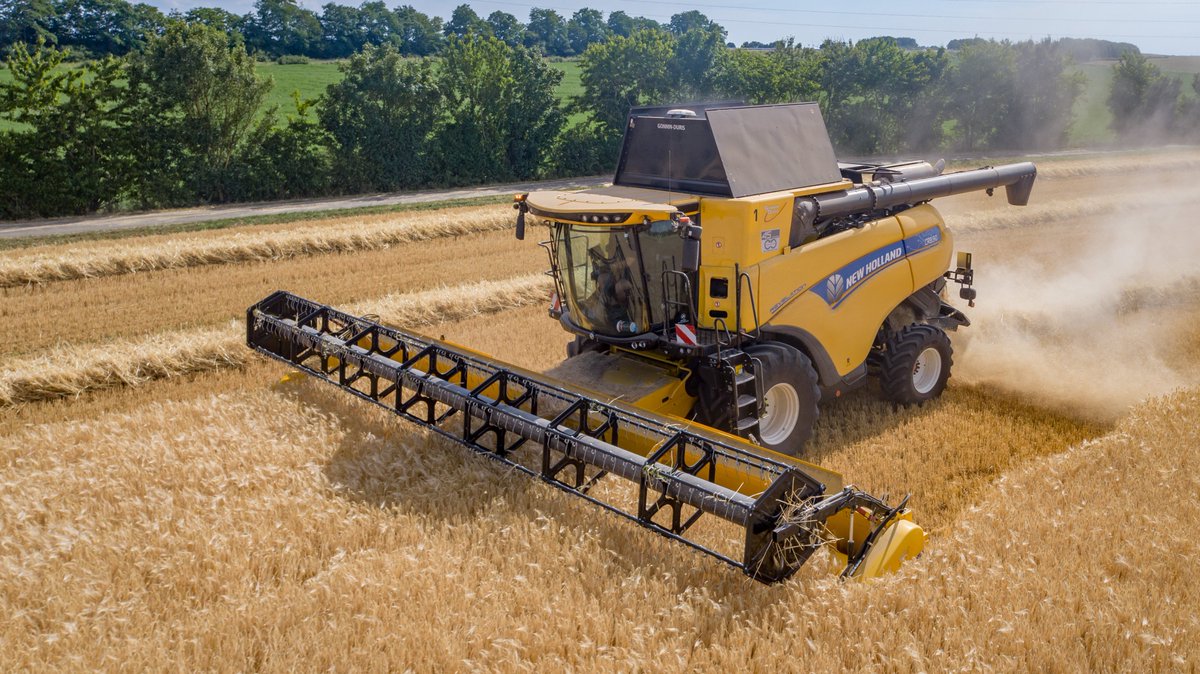 #agriculture Lancement des moissons en 2022 avec cette belle @NewHollandAG : youtu.be/gx542Jj0dhA