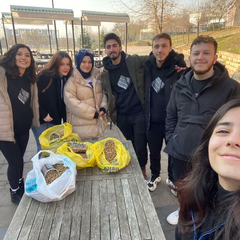 dublockchnt's tweet photo. DÜ Blokchain kadromuzla beraber Düzce Üniversitesi ve çevresindeki küçük dostlarımıza mama dağıttık.
@duzceuniversite @kriptokurduu https://t.co/24txaaq0yP