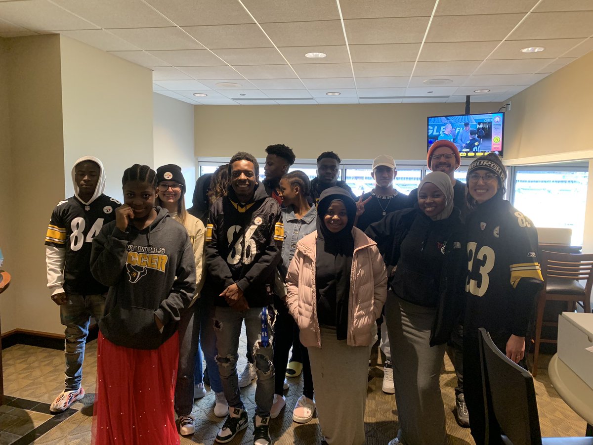 arysepgh's tweet image. Thank you @MarsGlobal for hosting us in style at today’s @steelers game! We are having a blast 🤩 #aryseandshine