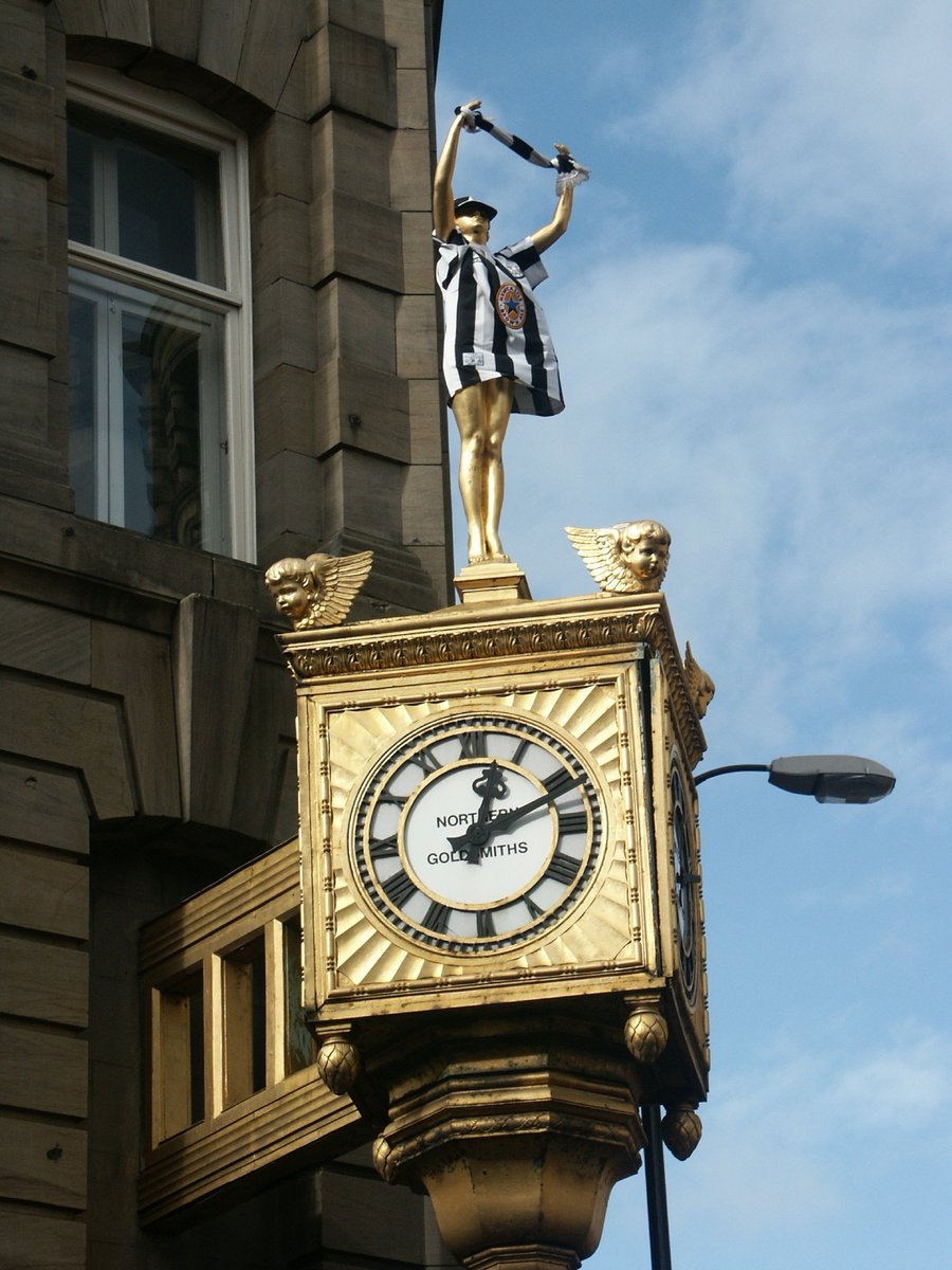 TyneSnapper's tweet photo. @jollybeggars Supporting the Toon back in 2003 when the clock was in a bit better nick. https://t.co/bBekRpYbBG