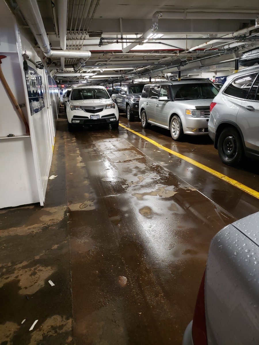 mjlorch1981's tweet photo. #bcferries. Look at all this empty space. How many people missed the ferry because of this. Full huh?? #departurebay #nanaimo https://t.co/NcHMuYw4pe