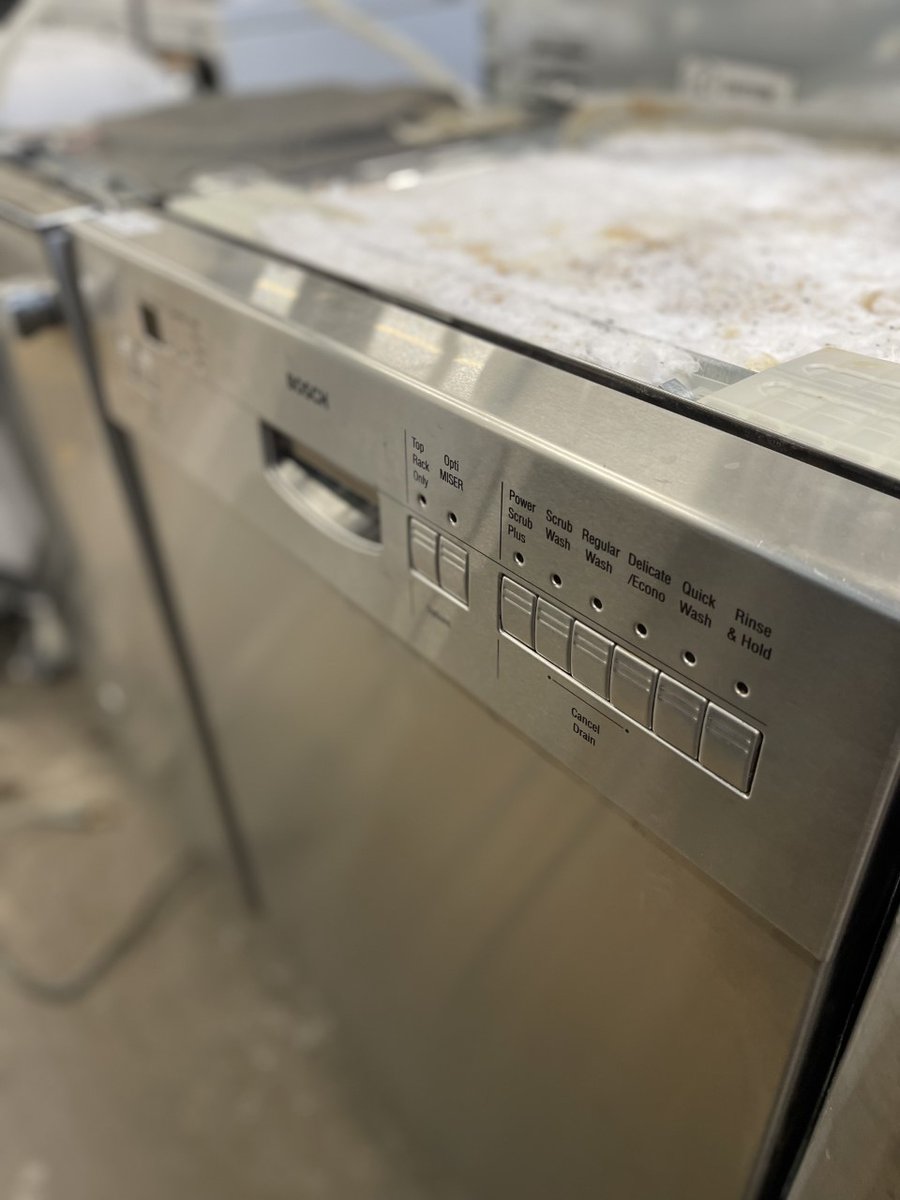 BuildingValue's tweet image. Bosch dishwasher (48 dBA). These German-engineered dishwashers are the best in the business. This dishwasher is stainless steel inside and out and is energy star qualified. Model SHU66C05UC.