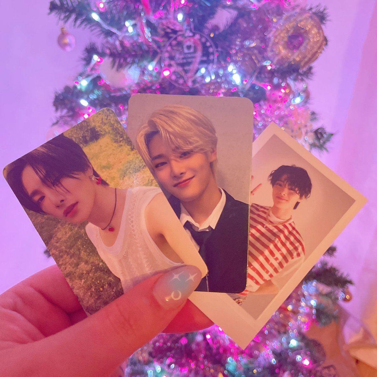 shiningmirae's tweet photo. get you a boy who ensures you get perfect maxident pulls for xmas by buying as many pcs as he can find and hiding them in your album before resealing it and giving you it on xmas morning https://t.co/L7DOL7cBLk