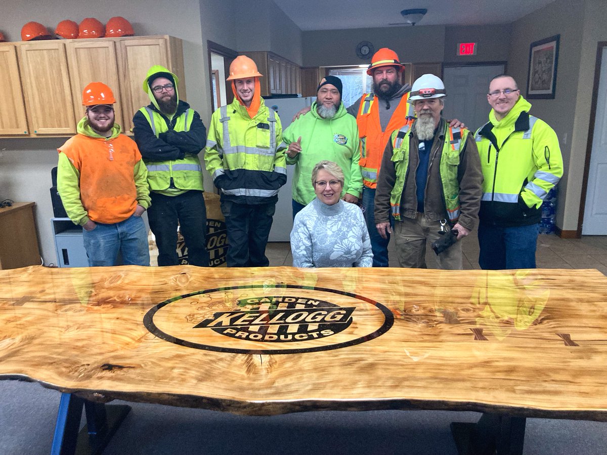 PortlandMechCG's tweet image. We just wrapped up Kellogg Garden Organics new soil blending facility in Toledo, Washington! Just building a new facility wasn't enough for us though, so we designed and built them a custom table, complete with Kellogg logo and giant K legs! 🍀