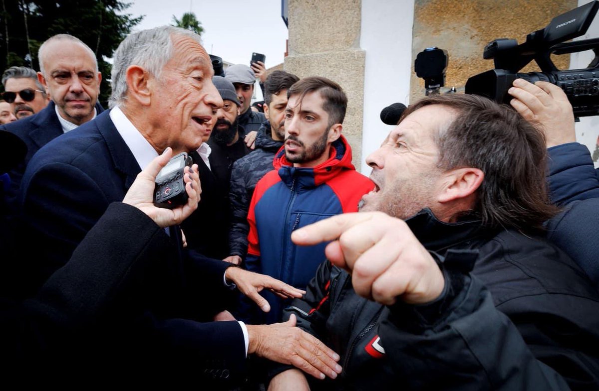 “Não temos saúde! Não temos justiça! Estamos parados há 40 anos ! O que é que vocês andam la a fazer?” - Este senhor de Vila Real sintetizou aquilo que todos queríamos poder dizer.