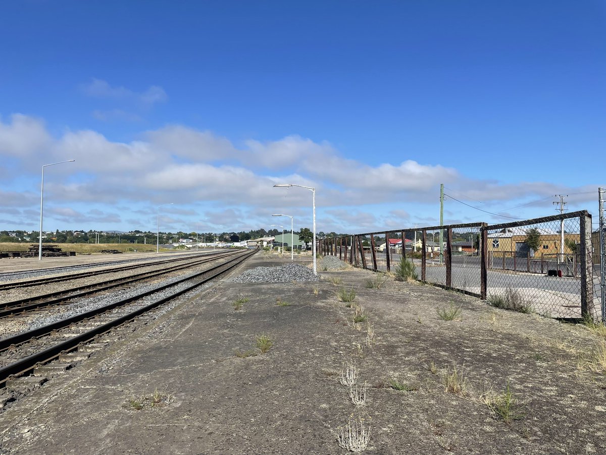 DarrenDavis10's tweet photo. The remnants of #Balclutha Railway Station. Up to 2002, this station was served by the Southerner train six days a week to #Dunedin, #Invercargill and #Christchurch. Not much is left apart from a rough platform and a couple of broken lamp posts. https://t.co/dBIUcofFLx