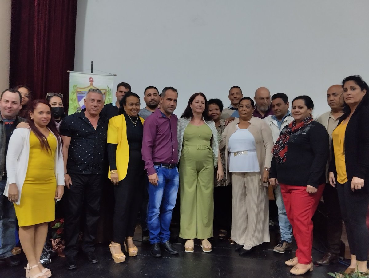 👋🌹 Emotivísima despedida de Nay Aguiar Morales, Vicepresidenta saliente de nuestra Asamblea y miembro del colectivo desde hace más de 15 años... saca lágrimas 🥺 y aflora un cariño infinito ❤️ de todos los que han trabajado junto a ella. 
Éxitos en futuras labores 👏👏.