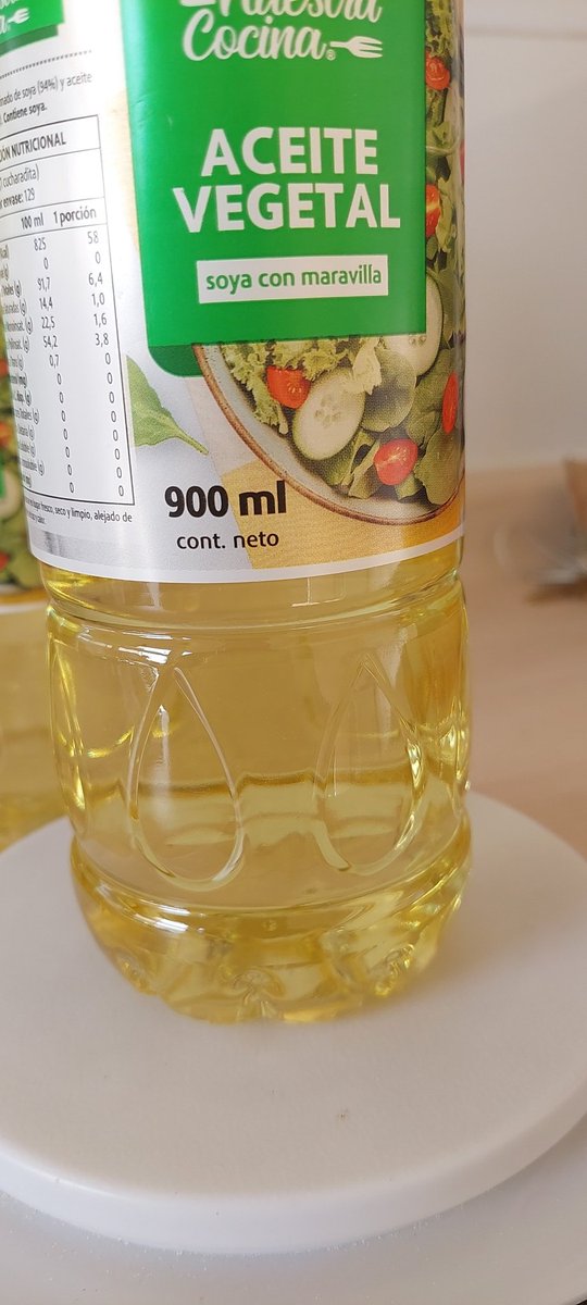 LHocicona's tweet photo. Los Callampas De #Unimarc En #Iquique Cagandose A La Gente. El Aceite Que Tienen En Oferta Al Pagar Con La Tarjeta De @BancoEstado Donde La Botella Dice 900 ml En Realidad Pesa 842 grs. Descontando El Peso Del Envase De 50 grs. Nos Están Vendiendo 790 ml. Gracias @Unimarc @SERNAC https://t.co/WBx14HNHkx