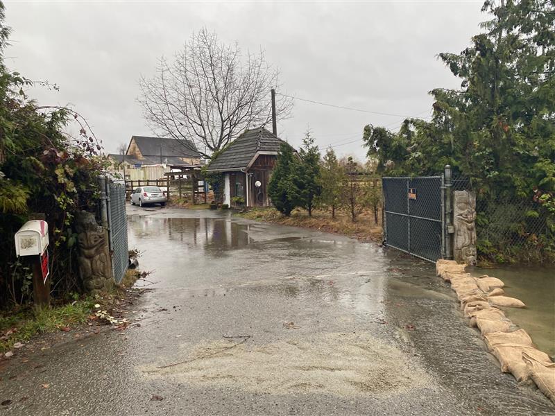 CityofVancouver's tweet photo. The tide was high, but we were holding on. The king tide peaked at 9:40 am and City and @ParkBoard staff worked hard responding to localized flooding. As waters recede, please be careful near the water or floodplains, obey any closure signs and don't drive through flooded roads. https://t.co/Wjen3k5udz