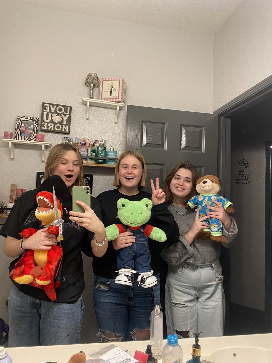 itspeytonpierce's tweet photo. Going to build a bear as a teenager is the best https://t.co/F2Vwqmz14i