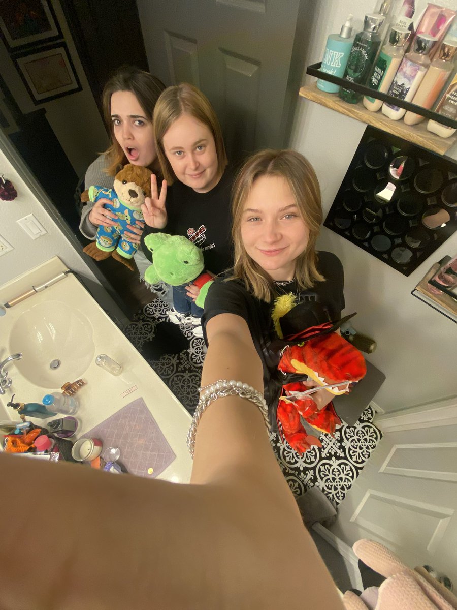 itspeytonpierce's tweet photo. Going to build a bear as a teenager is the best https://t.co/F2Vwqmz14i