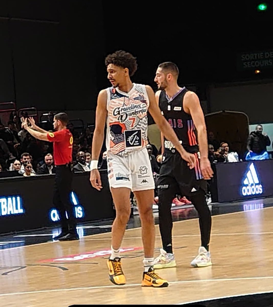 La fin de match Paris vs Gravelines c'était vachement les Émotions ...

Patron <a href="/GauzinMatthieu/">g</a> t'as failli changer tout le match tt seul !