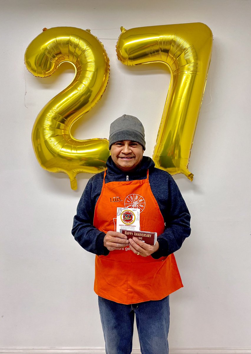 Help me congratulate Luis, our electrical expert on his 27th year anniversary. Thank you for 27 years of service @LemmaTony <a href="/LilyGSV/">Lydia Garcia</a> <a href="/D65Hutch/">Gary Hutchinson</a> <a href="/MikeRousek/">Mike Rousek</a>