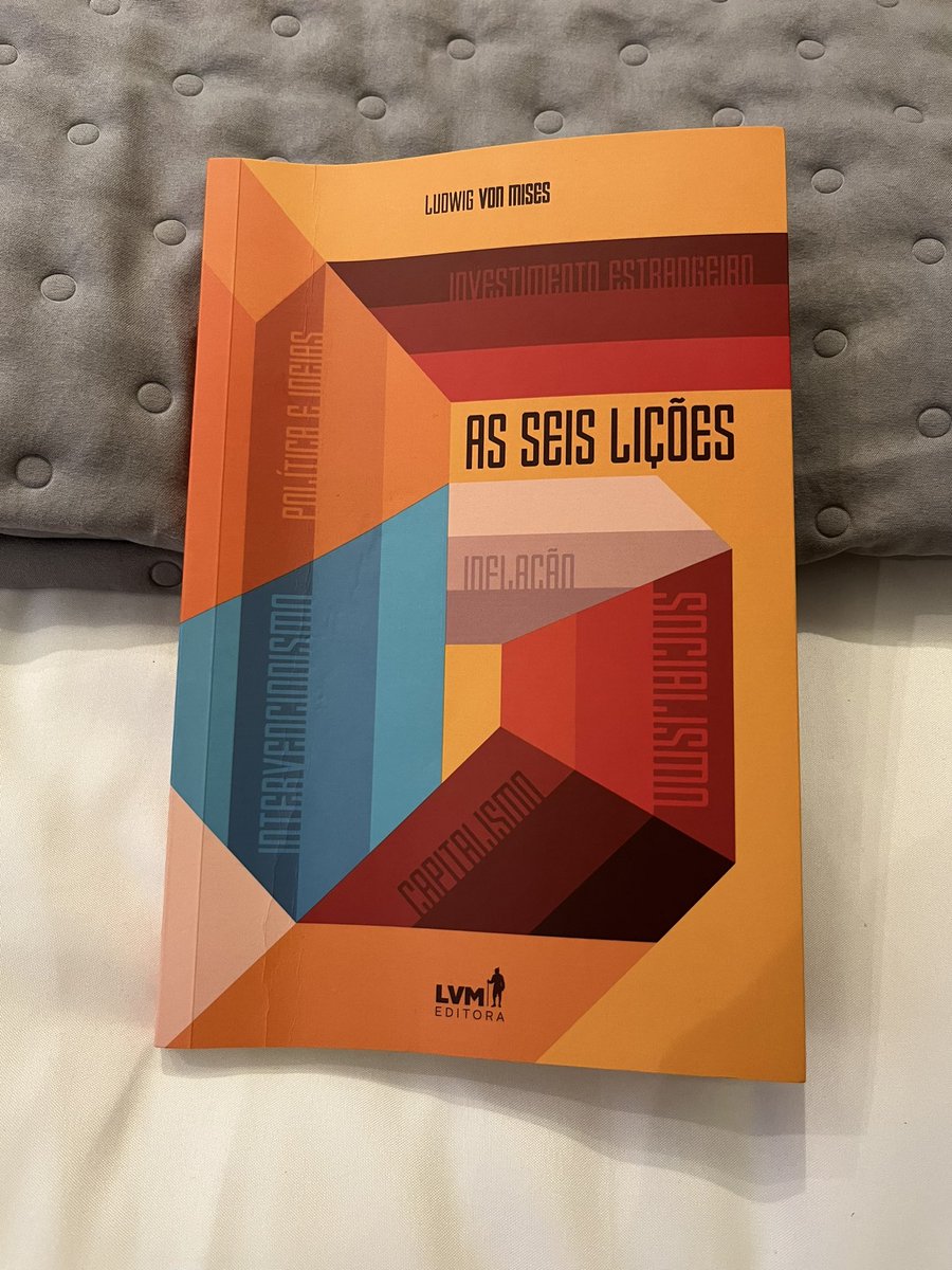 Livro curto e MUITO simples de entender (para todos) sobre política e economia. Dito isso, a pergunta que fica é: por que não nos deram pra ler na escola?! 🫠 #LudwigVonMises #Politica #Economia #Capitalismo #Socialismo