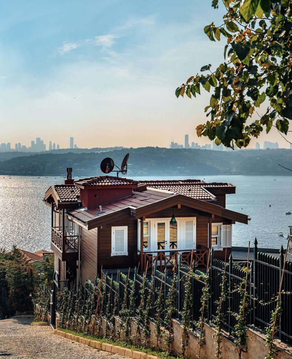 Beykoz’un denize çıkan sokaklarına git.