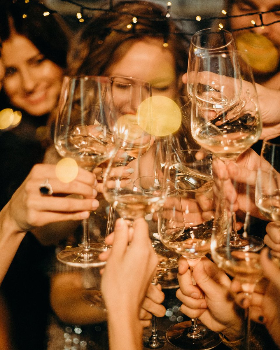 Join us to welcome 2023, eat tasty food, vibe to live music, drink bubbly and more!

✨ 6-9 pm: Buffet Dinner
✨ 7pm-1am: Live music by @anitatrumpet
✨ 11pm-12:30am: Charcuterie table + donut wall
✨ 12am: Champagne toast

Learn more: cavukitchenbar.com/#menu-newyears…