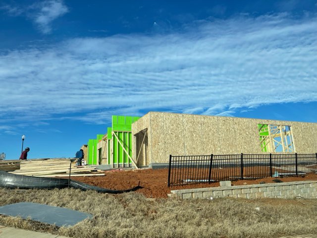 dancefrankieh's tweet photo. Checking out new construction home framing for a great buyer client. #realtor #newconstruction #buyerclient #realestate #soldbyfrankie https://t.co/9aiCOuyES3