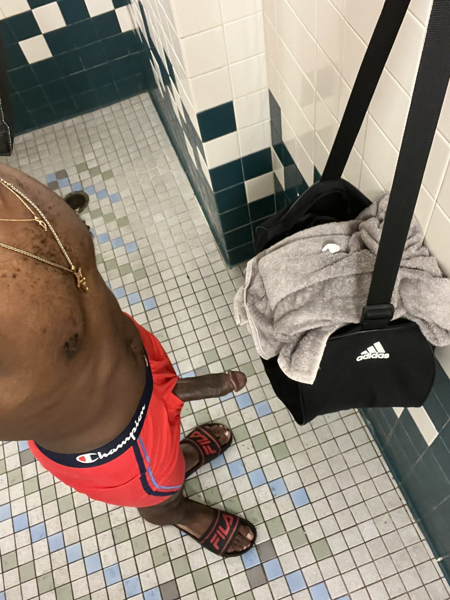 Gym Shower Baiting 😈 https://t.co/6rXfUv3iHc