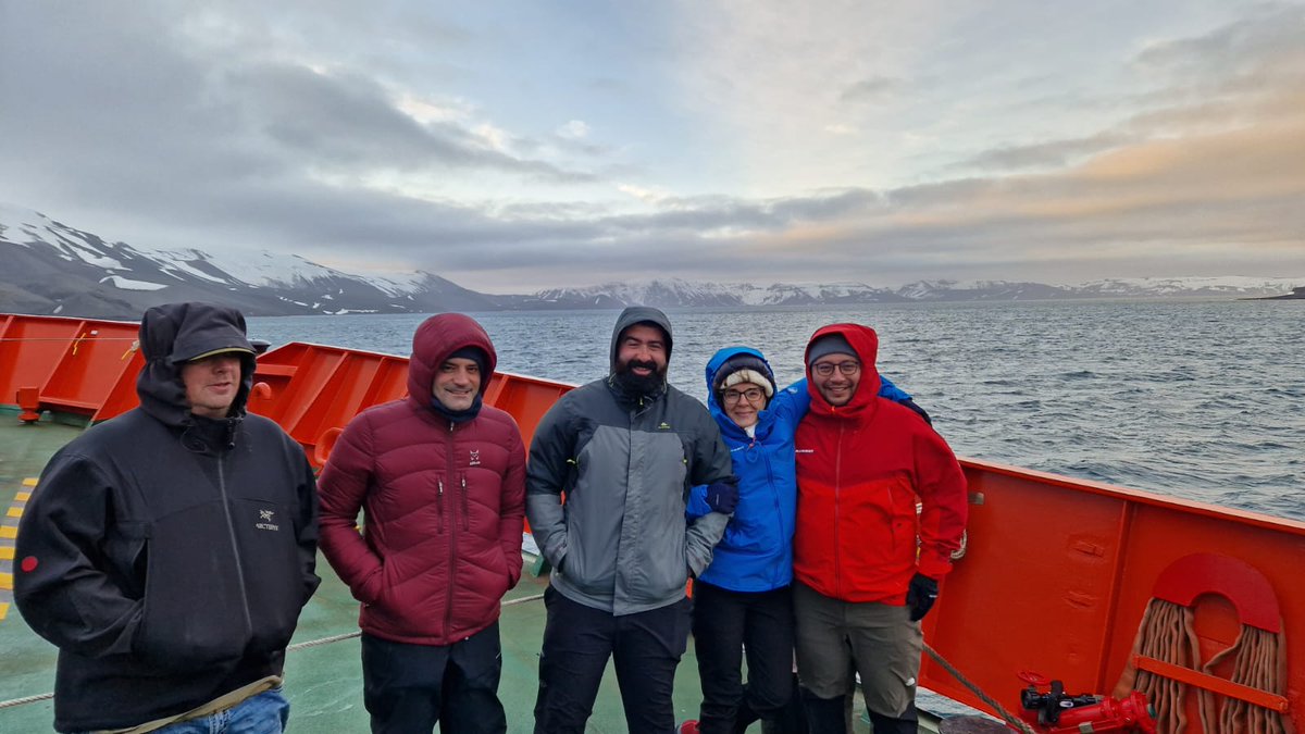 GoletaUgr's tweet photo. We are at Deception Island!! 🇦🇶 After some days preparing we are ready to work!! 🔨⛏️🛠️ #BAEGabrieldeCastilla @Antartica_ET #BIOHesperides @Armada_esp https://t.co/qMIemPEvsZ