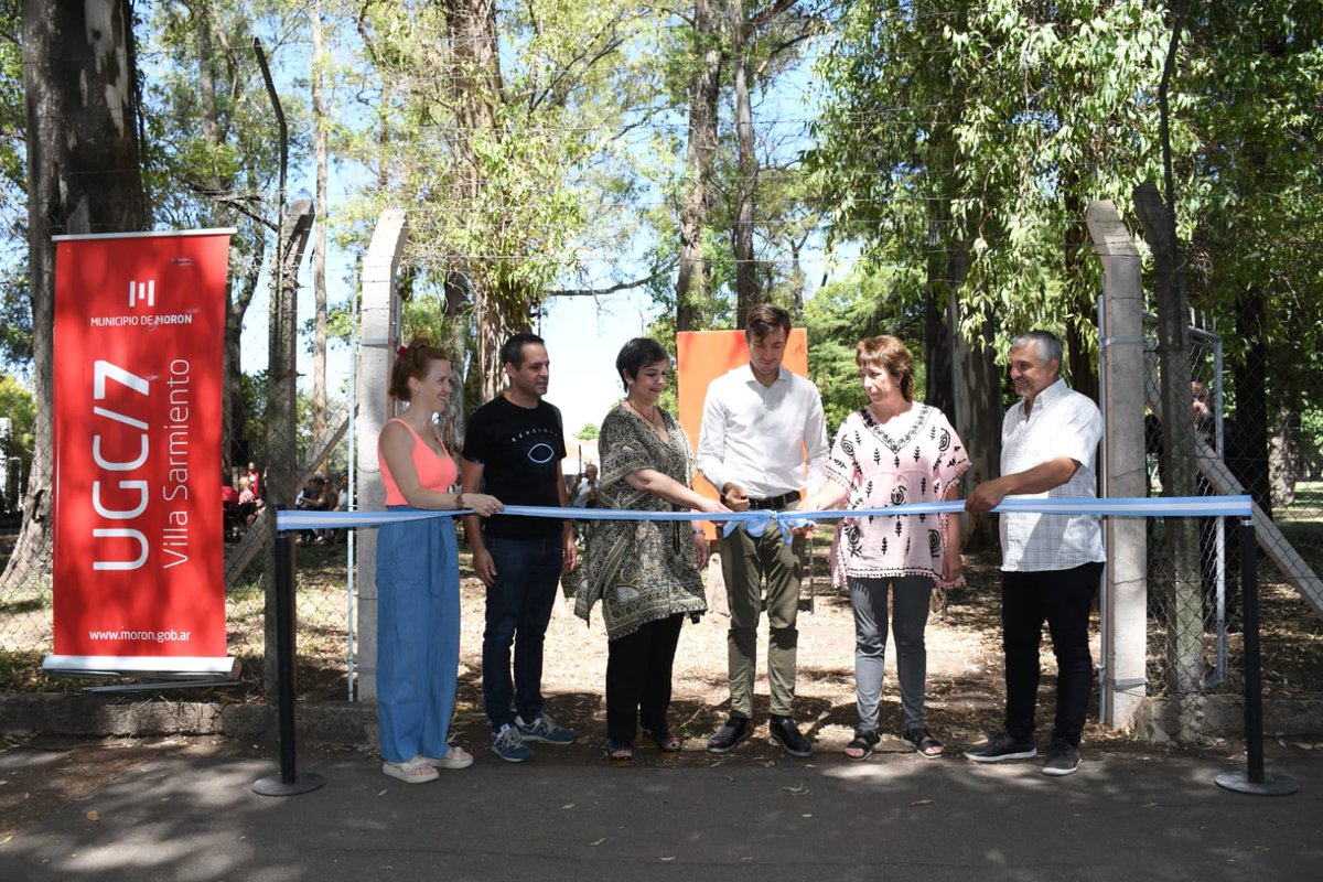Moron2027's tweet photo. 🎊¡Nuevo espacio recreativo y deportivo en #VillaSarmiento!🎊

🌳Realizamos la apertura de un predio en la Plaza Pastor Carlos Gattinoni, junto con la comunidad educativa del Colegio Ward y la Iglesia Metodista Argentina. https://t.co/IFSzTeN7T8