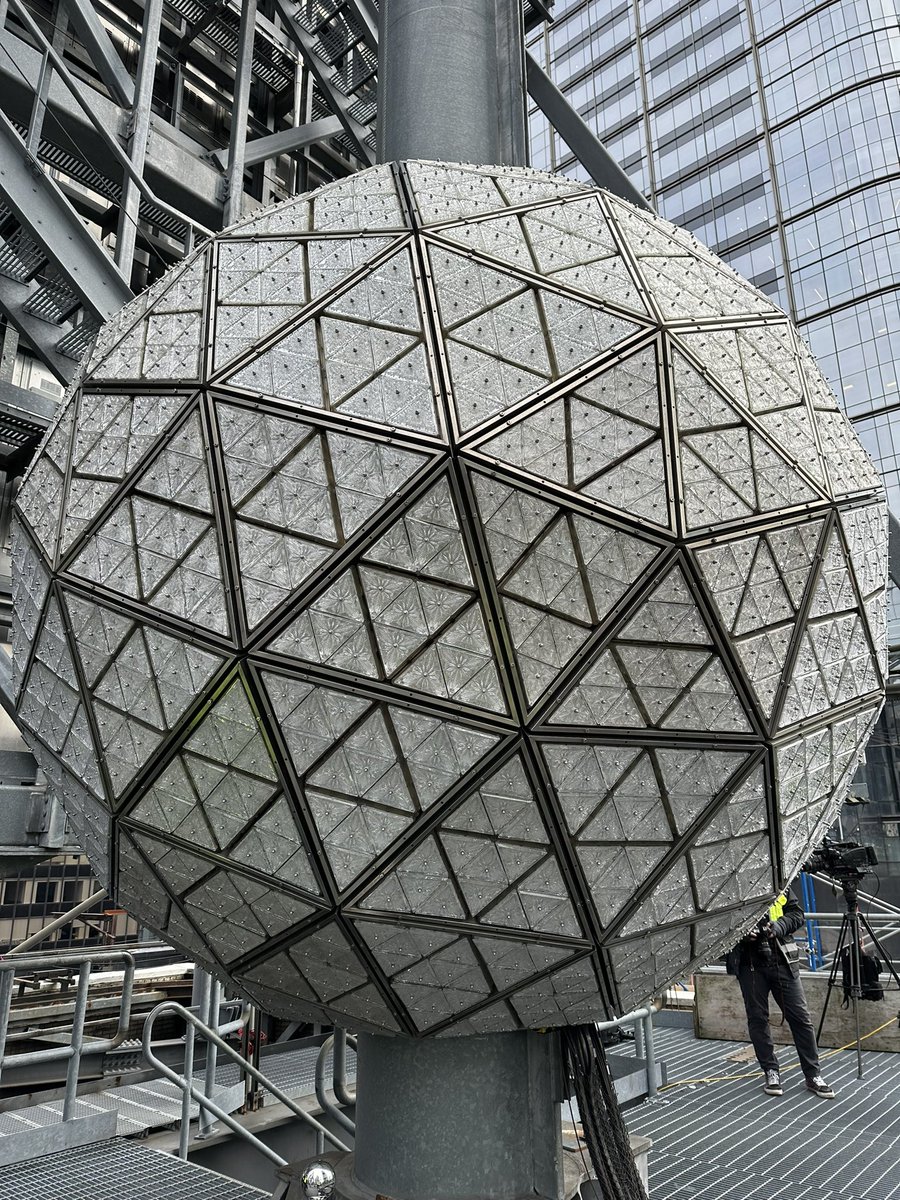 timessquareball tweet picture