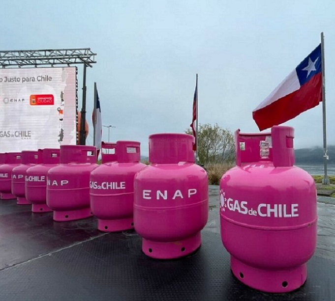El_Ciudadano's tweet photo. Enap anuncia que entrará al mercado de cilindros de gas durante el 2023 

La empresa estatal ingresará al mercado mayorista y será una nueva alternativa frente a Lipigas, Gasco y Abastible.

👇
https://t.co/QKHahDH7xu https://t.co/b46vQc8mfU