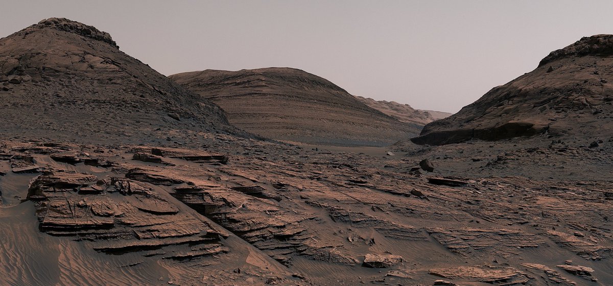 NASASolarSystem's tweet photo. What's your favorite planetary postcard from '22?

#DARTMission impacts an asteroid https://t.co/kM3nGxQH9w

@MarsCuriosity marks a decade on Mars https://t.co/UkbuuwPkIE 

@NASAWebb eyes Jupiter https://t.co/0H9qDcJh5p

#JunoMission encounters Europa https://t.co/1jj7zmyp76 https://t.co/Zdwlqk12Ez