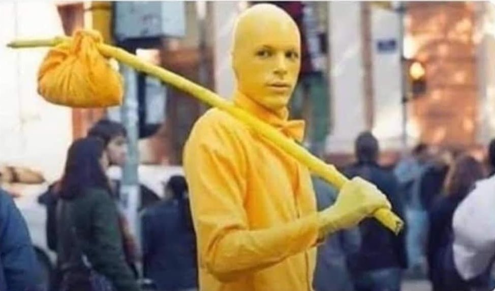 Guarromantico_'s tweet photo. “Usar amarillo el fin de año atrae el dinero”

Yo: https://t.co/jXkIf9mhK5