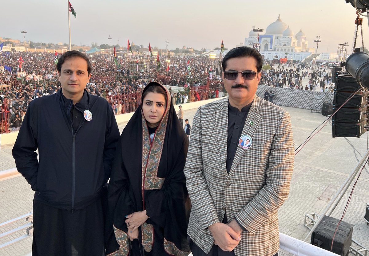 murtazawahab1's tweet photo. At Garhi Khuda Bux Bhutto #SalaamBenazir https://t.co/CJhlNj6SR7