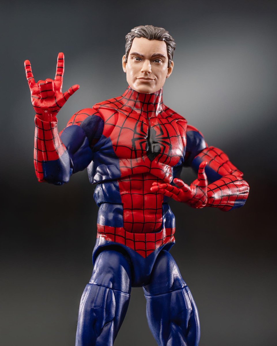 Here is a look at Marvel Legends Renew Your Vows Spider-Man from @hasbro.

#marvellegends #spiderman #renewyourvows #renewyourvowsspiderman #robgoesmarvel #marvel #marvelcomics #mutants #spidermancollector #spidermancollection #hasbro #hasbropulse #hasbrotoys #marveltoys