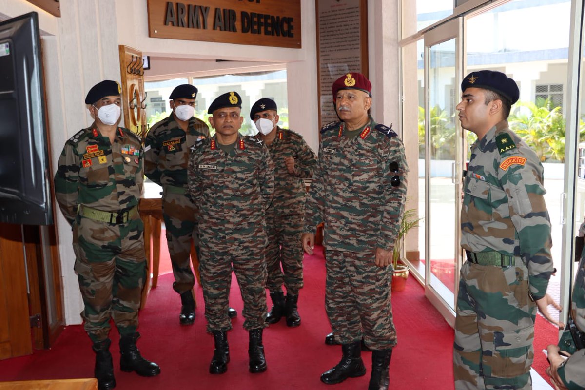 suryacommand's tweet photo. Lt Gen Yogendra Dimri, GOC-in-C #SuryaCommand, visited Army Air Defence College, #Gopalpur and reviewed the training, ongoing infrastructure projects and administrative arrangements. He commended the College for its excellent standards. 
@adgpi
@ProDefLko https://t.co/nfE4Q5XUfe