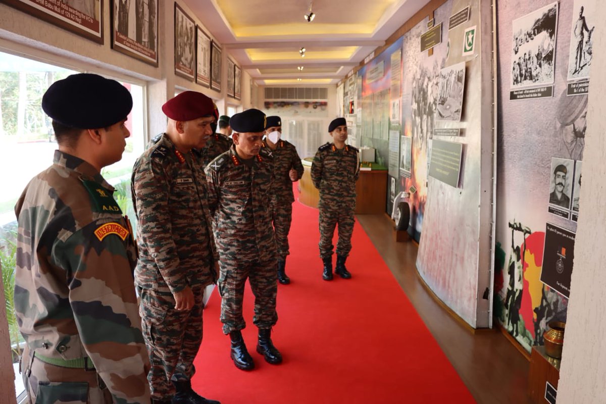 suryacommand's tweet photo. Lt Gen Yogendra Dimri, GOC-in-C #SuryaCommand, visited Army Air Defence College, #Gopalpur and reviewed the training, ongoing infrastructure projects and administrative arrangements. He commended the College for its excellent standards. 
@adgpi
@ProDefLko https://t.co/nfE4Q5XUfe