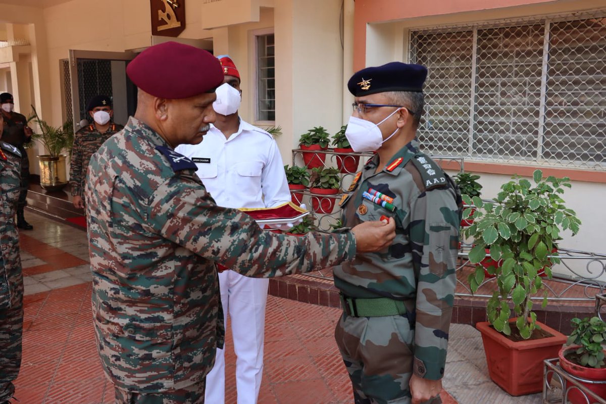 suryacommand's tweet photo. Lt Gen Yogendra Dimri, GOC-in-C #SuryaCommand, visited Army Air Defence College, #Gopalpur and reviewed the training, ongoing infrastructure projects and administrative arrangements. He commended the College for its excellent standards. 
@adgpi
@ProDefLko https://t.co/nfE4Q5XUfe