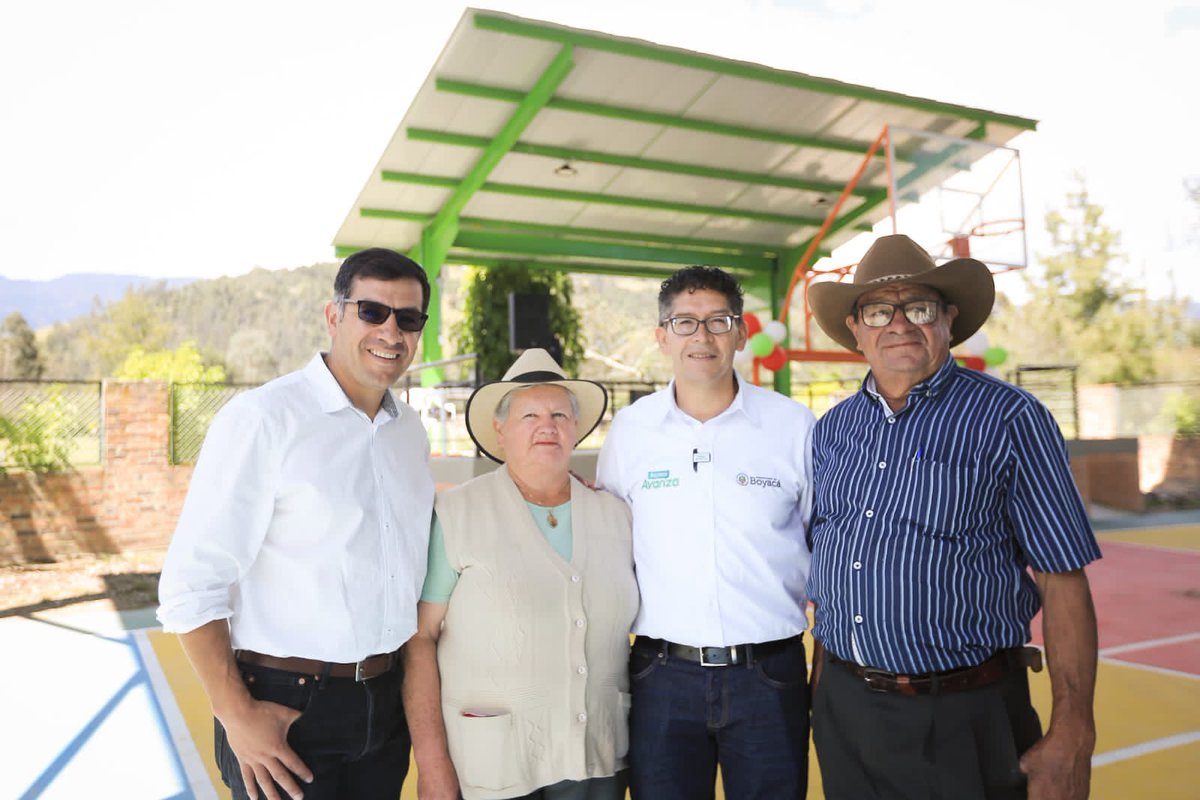 Cada vez que inauguramos una obra como esta nos alegra por lo que significa; deporte, cultura, agremiación, esparcimiento y comunidad.

Invertimos más de $1.000 millones en la construcción de la cancha multifuncional de la vereda Donación de Belén.