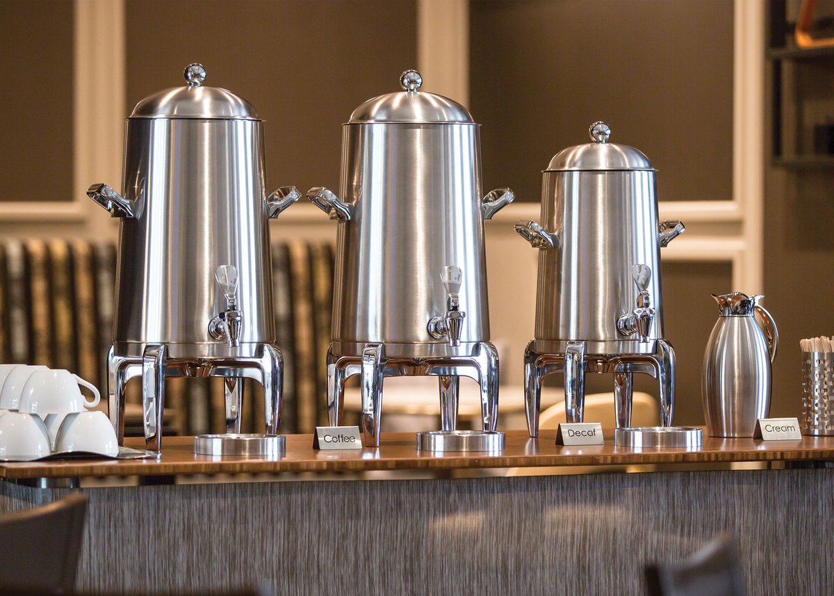 Midwestassoc's tweet photo. We think the best way to warm up at a time like this is with a nice warm cup of coffee. ☕️❄️ With @Service_Ideas Flame Free™ Thermo-Urn™ your coffee will taste fresh until the last cup is poured. #serviceideas https://t.co/gUh8LS6Rmg